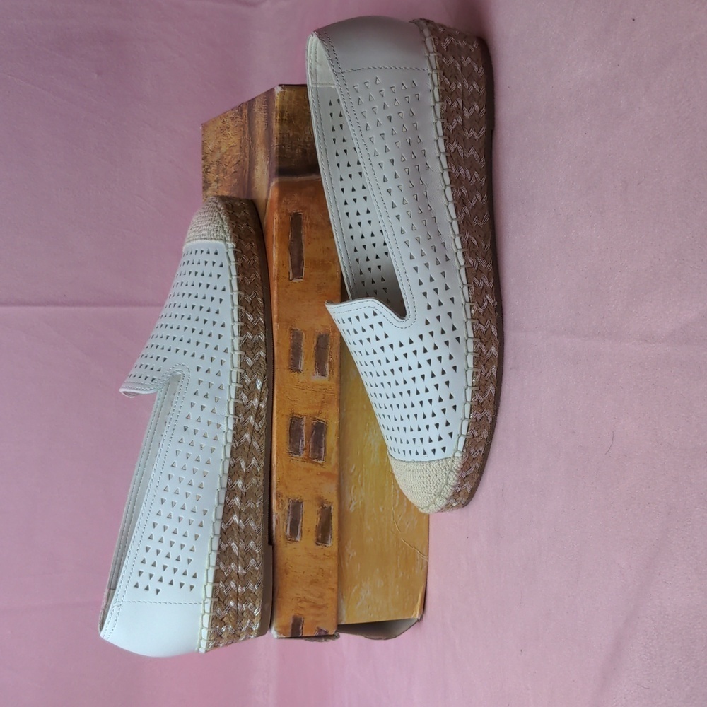 Bella Vita White Leather Channing Cap Toe Metallic Detail Espadrilles size 9
